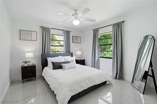 155 Old Tamiami TRL, Naples, FL 34110