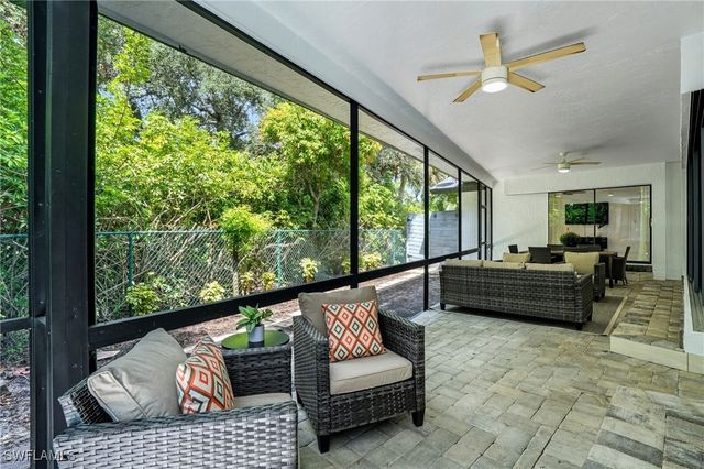 155 Old Tamiami TRL, Naples, FL 34110