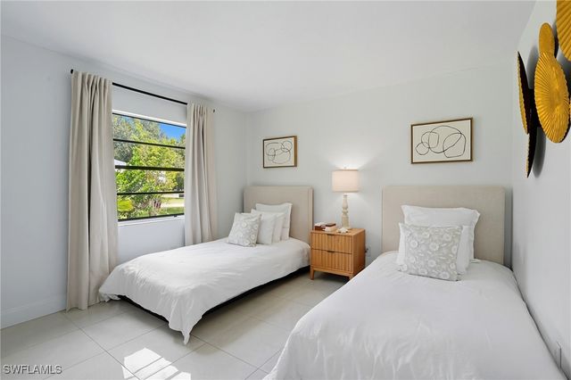 155 Old Tamiami TRL, Naples, FL 34110