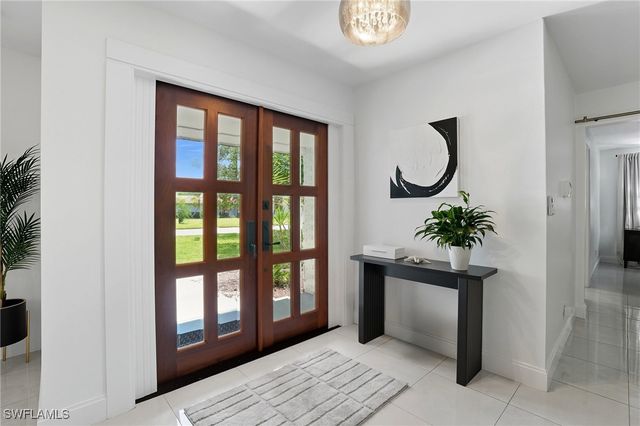 155 Old Tamiami TRL, Naples, FL 34110