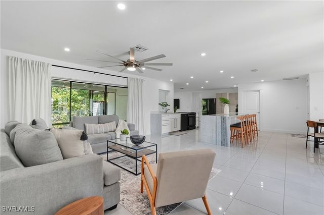 155 Old Tamiami TRL, Naples, FL 34110