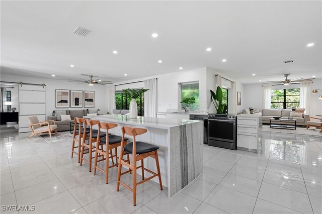 155 Old Tamiami TRL, Naples, FL 34110