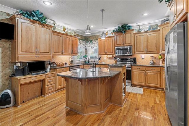 23518 W 72nd Terrace, Shawnee, KS 66227