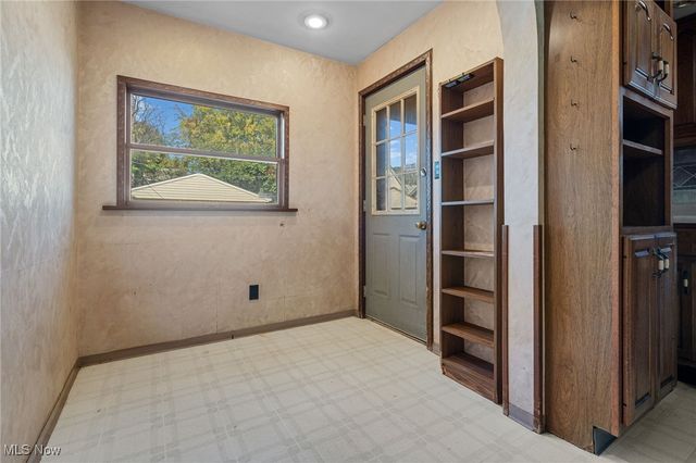 10326 Thrush Avenue, Cleveland, OH 44111