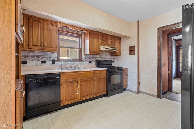 10326 Thrush Avenue, Cleveland, OH 44111