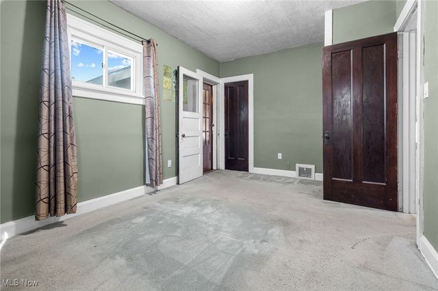 10326 Thrush Avenue, Cleveland, OH 44111