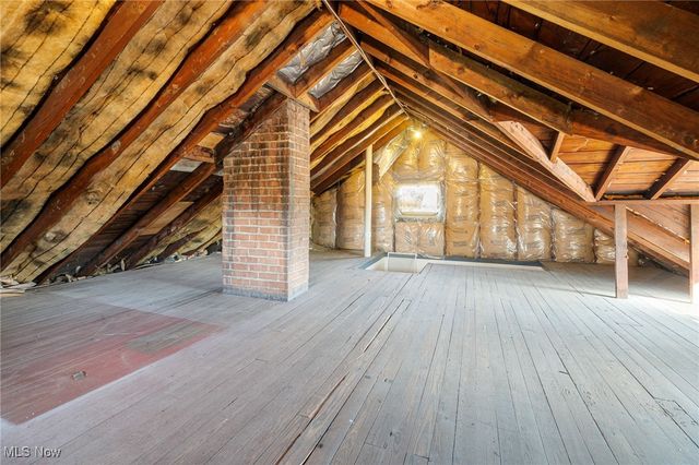 10326 Thrush Avenue, Cleveland, OH 44111