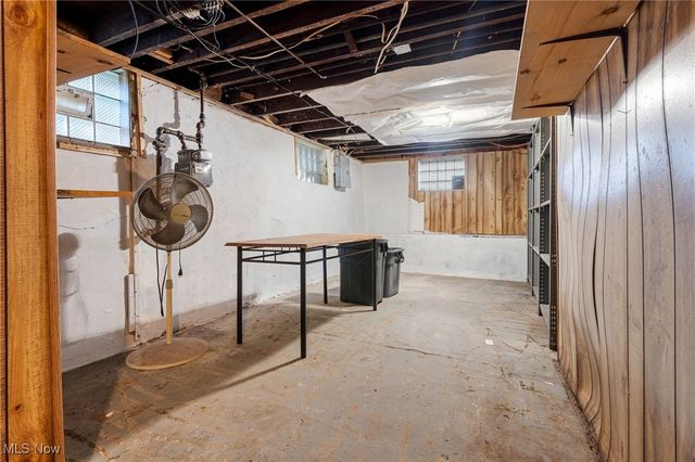 10326 Thrush Avenue, Cleveland, OH 44111