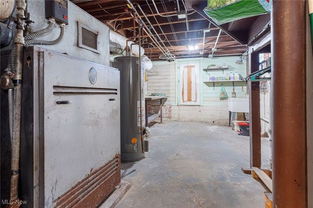 10326 Thrush Avenue, Cleveland, OH 44111