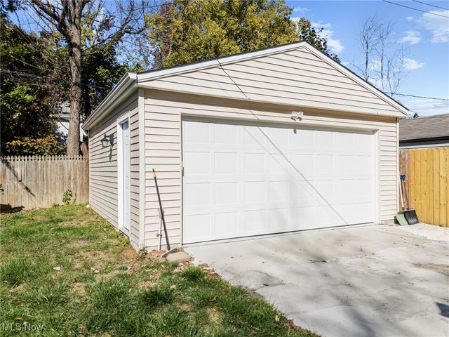 10326 Thrush Avenue, Cleveland, OH 44111