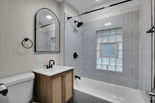 5465 W Cortez Street, Chicago, IL 60651