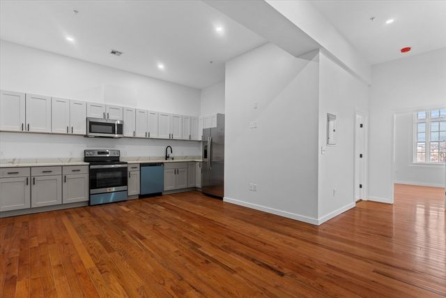 280 Essex Street 304, Lawrence, MA 01840