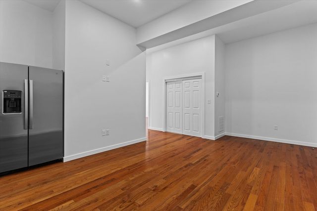 280 Essex Street 304, Lawrence, MA 01840