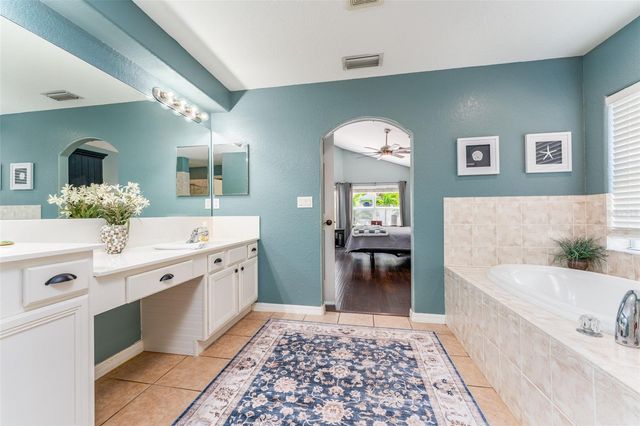 9060 PINEBREEZE DRIVE, Riverview, FL 33578
