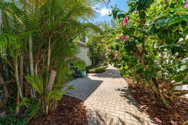 9060 PINEBREEZE DRIVE, Riverview, FL 33578