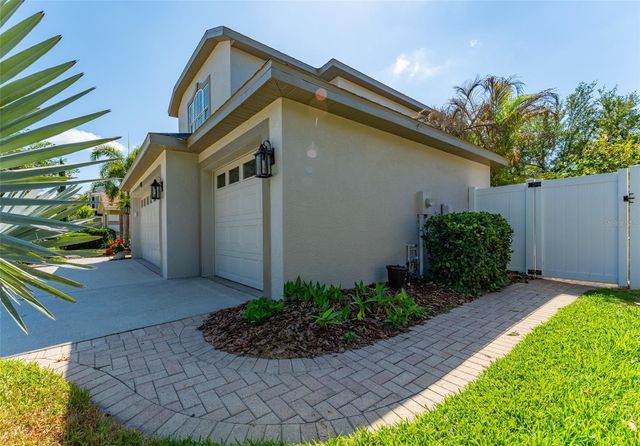 9060 PINEBREEZE DRIVE, Riverview, FL 33578
