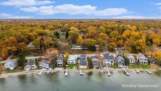 8420 Je Ne Be Drive Ne, Courtland Twp, MI 49341