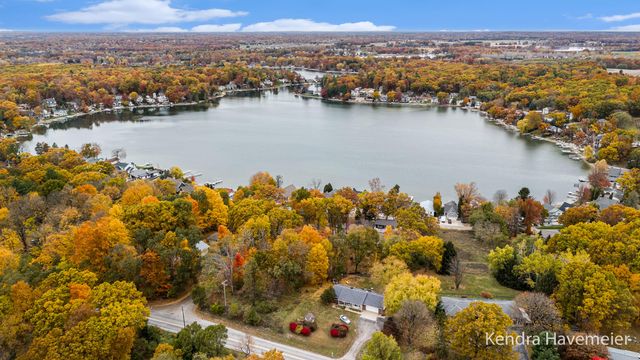 8420 Je Ne Be Drive Ne, Courtland Twp, MI 49341