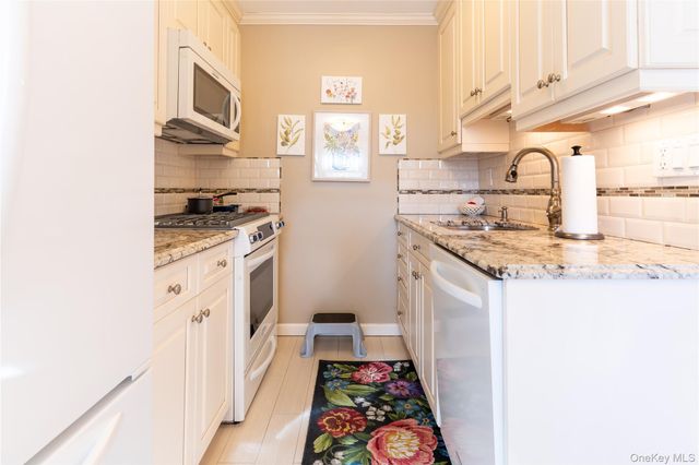 252-42 60 Avenue 595, Little Neck, NY 11362