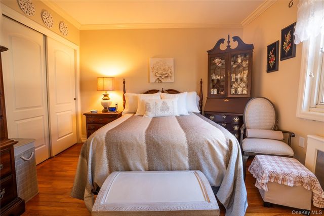 252-42 60 Avenue 595, Little Neck, NY 11362