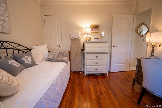 252-42 60 Avenue 595, Little Neck, NY 11362