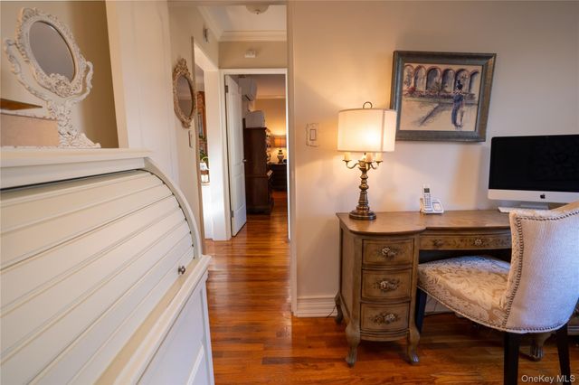 252-42 60 Avenue 595, Little Neck, NY 11362