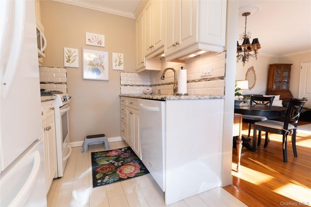 252-42 60 Avenue 595, Little Neck, NY 11362