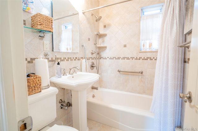 252-42 60 Avenue 595, Little Neck, NY 11362