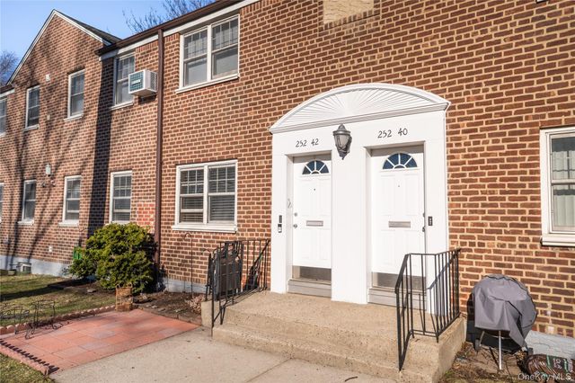 252-42 60 Avenue 595, Little Neck, NY 11362