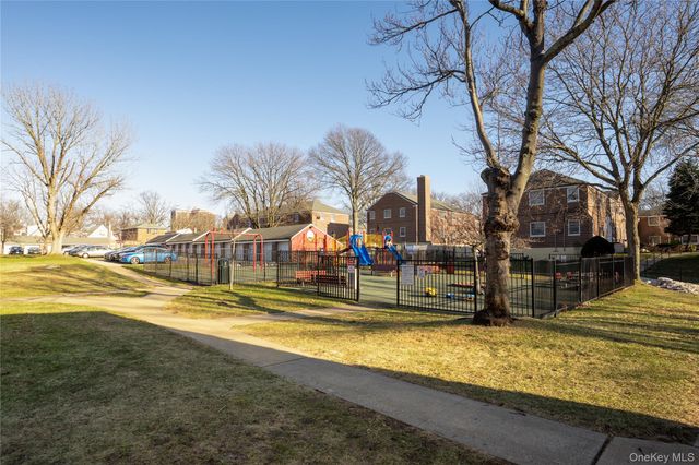 252-42 60 Avenue 595, Little Neck, NY 11362