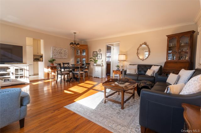 252-42 60 Avenue 595, Little Neck, NY 11362