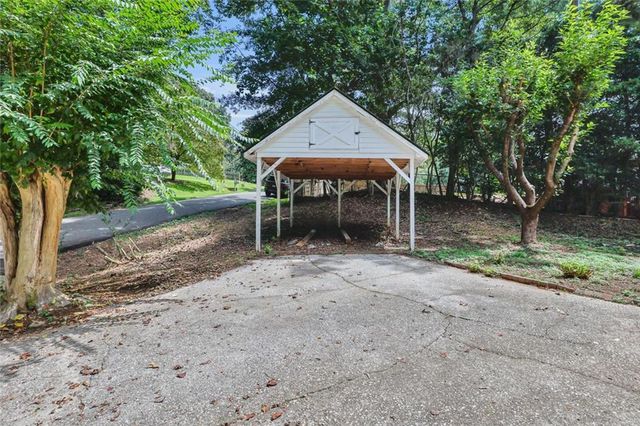 424 Sherwood Drive, Woodstock, GA 30188