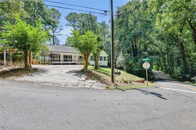 424 Sherwood Drive, Woodstock, GA 30188