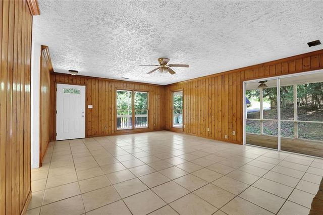 424 Sherwood Drive, Woodstock, GA 30188