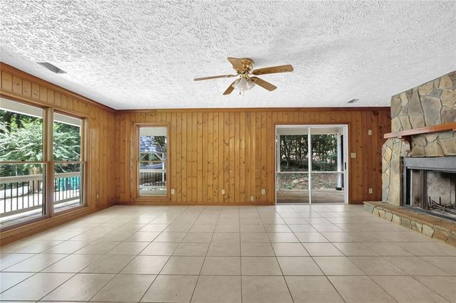 424 Sherwood Drive, Woodstock, GA 30188