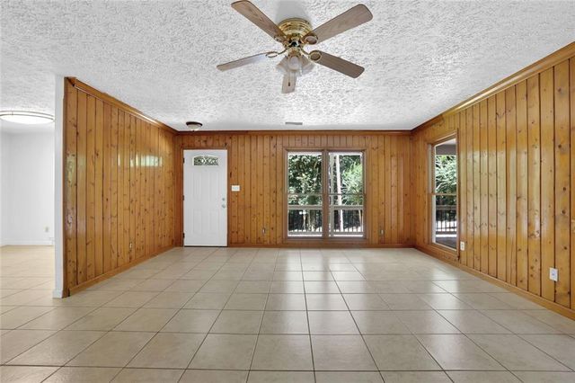 424 Sherwood Drive, Woodstock, GA 30188