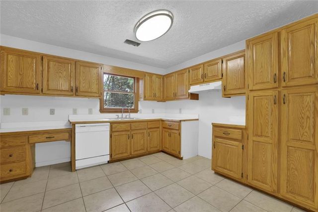 424 Sherwood Drive, Woodstock, GA 30188