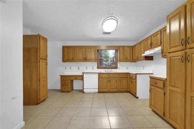 424 Sherwood Drive, Woodstock, GA 30188