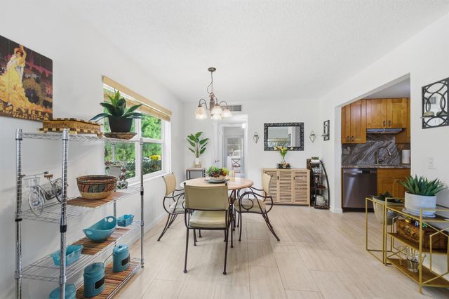 433 Flanders J, Delray Beach, FL 33484