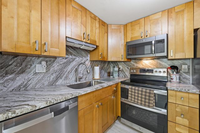 433 Flanders J, Delray Beach, FL 33484