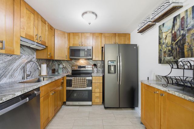 433 Flanders J, Delray Beach, FL 33484