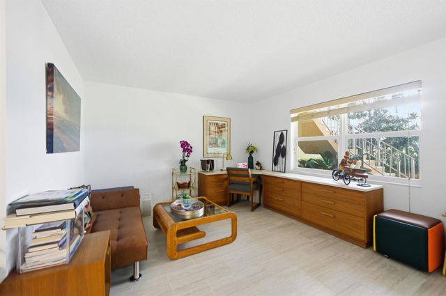 433 Flanders J, Delray Beach, FL 33484