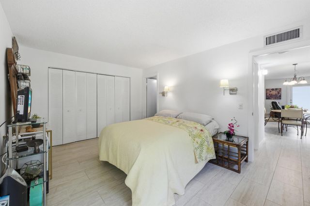 433 Flanders J, Delray Beach, FL 33484