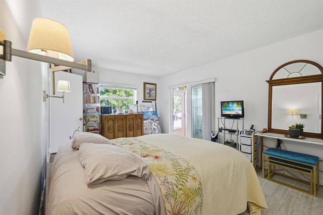 433 Flanders J, Delray Beach, FL 33484