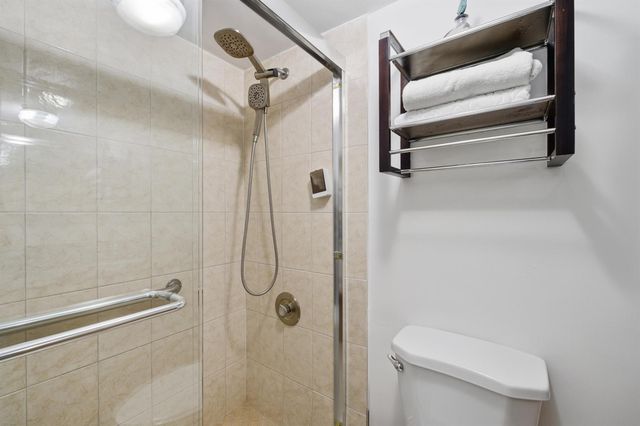 433 Flanders J, Delray Beach, FL 33484