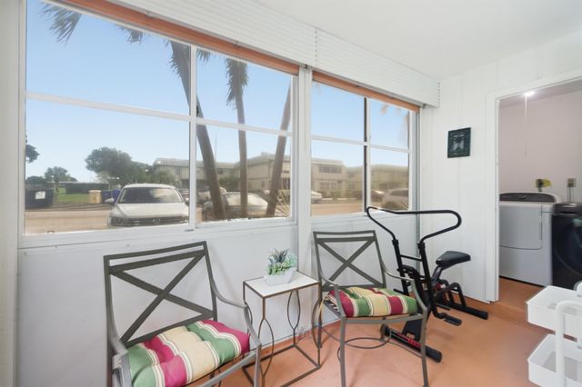 433 Flanders J, Delray Beach, FL 33484