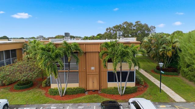 433 Flanders J, Delray Beach, FL 33484