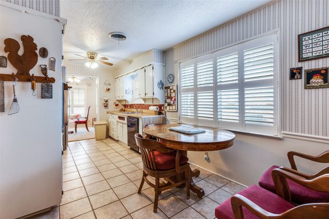 6120 Whitman Avenue, Fort Worth, TX 76133