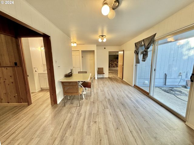 589 Ivy St, Florence, OR 97439