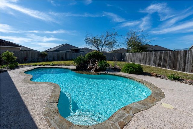 6801 Jets Ct, Corpus Christi, TX 78414